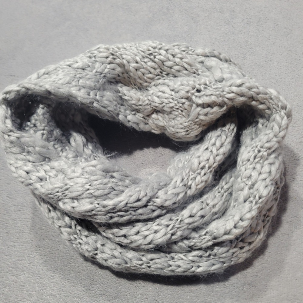 Hobby Lobby Infinity Scarf Women Gray Cable Knit Chunky Winter Cozy Preppy
